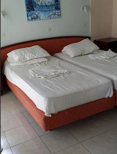 Alkmini מלון דירות Theológos