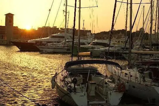 Alkmini מלון דירות